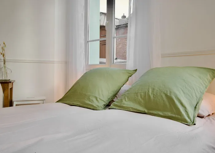 Apartment Le 38 F2 De Charme Renove Proche Vieux-marche *